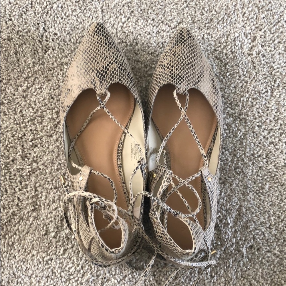 Old Navy Snakeskin Lace-Up Flats - size 8